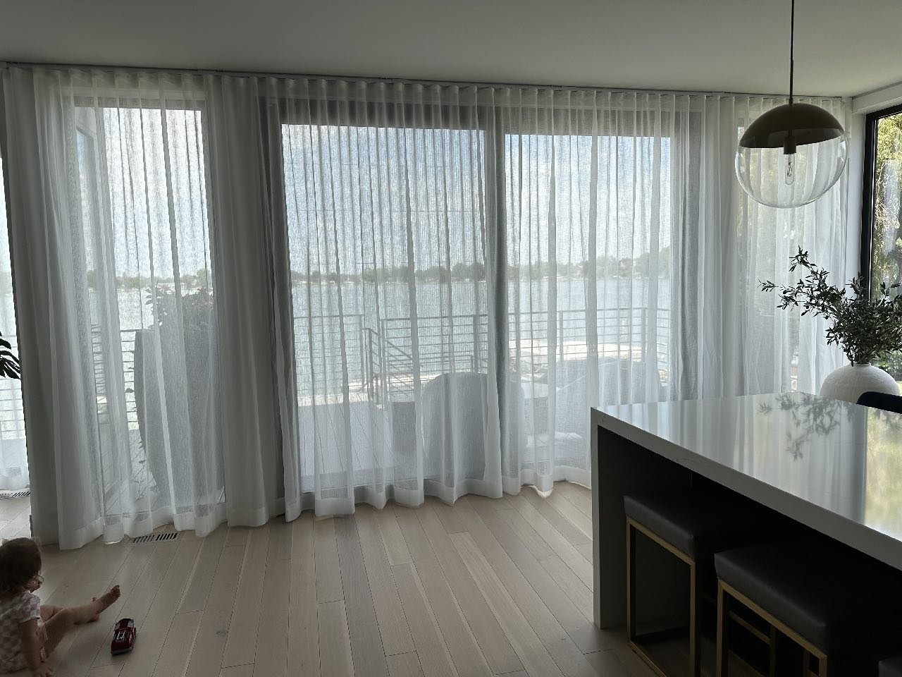 kitchen-drapes-lake-view-curtains